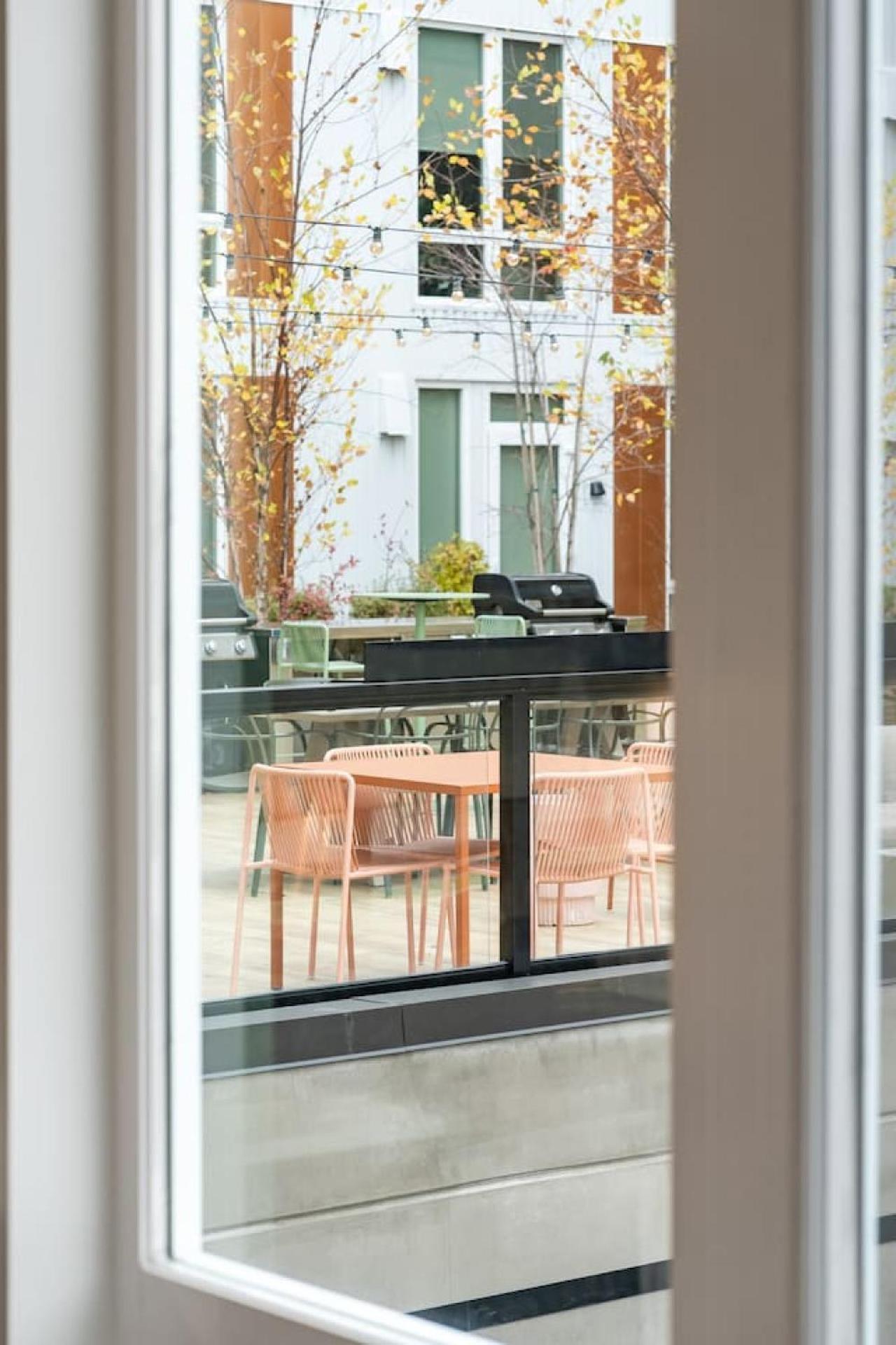 1 Bed Close By Shops Apartment