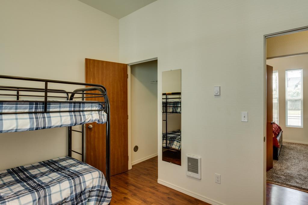 Apartment Maple Leaf Manor Suites