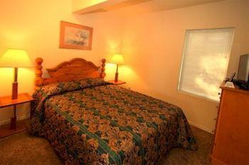Maple Leaf Manor Suites