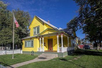 Maple Leaf Manor Suites Spokane