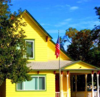 Maple Leaf Manor Suites