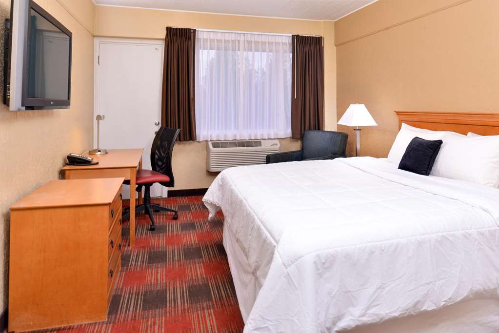 Quality & Airport Hotel 2*