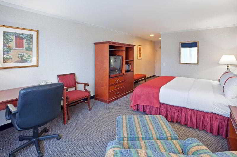 Express Airport By Ihg Hotel
