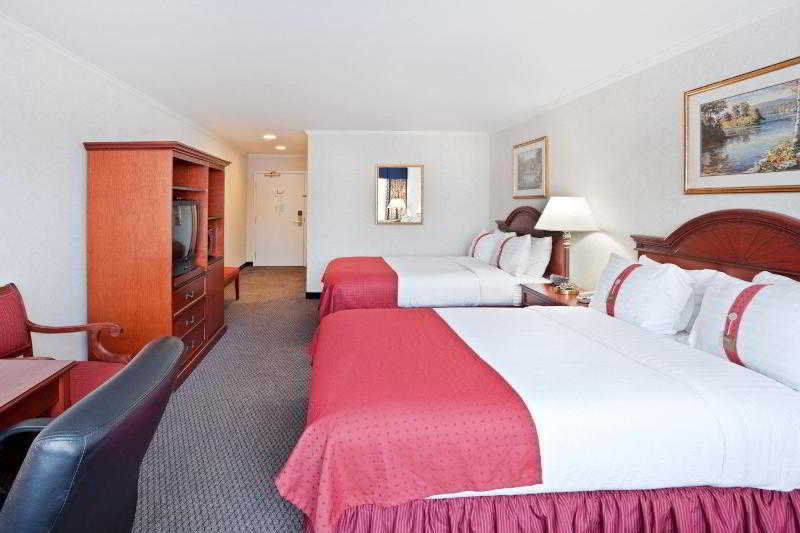 Express Airport By Ihg Hotel 3*
