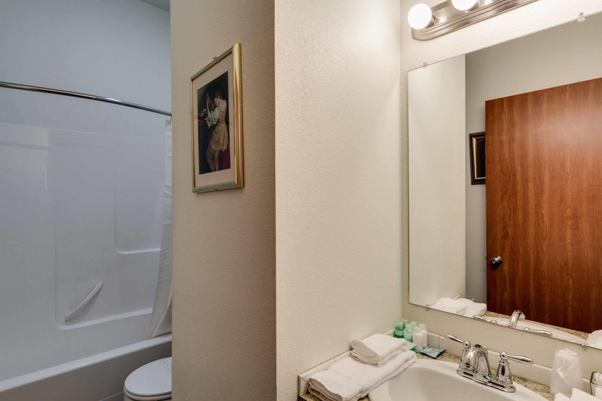 Maple Leaf Manor Suites Apartment *
