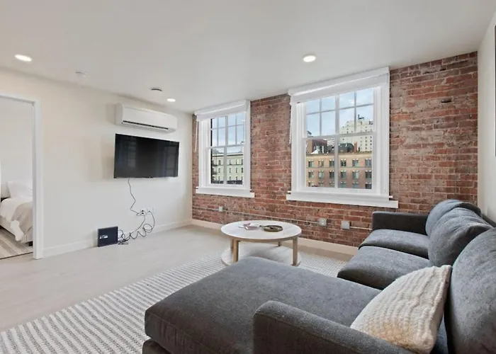 King Bed J And K On Main Luxury Apartment 402