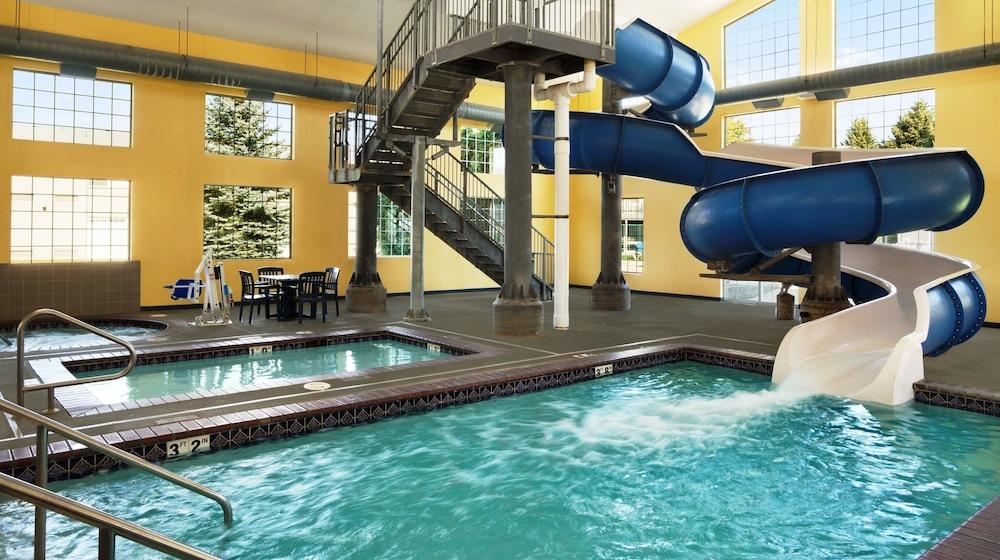 Ramada By Wyndham Airport Hotel