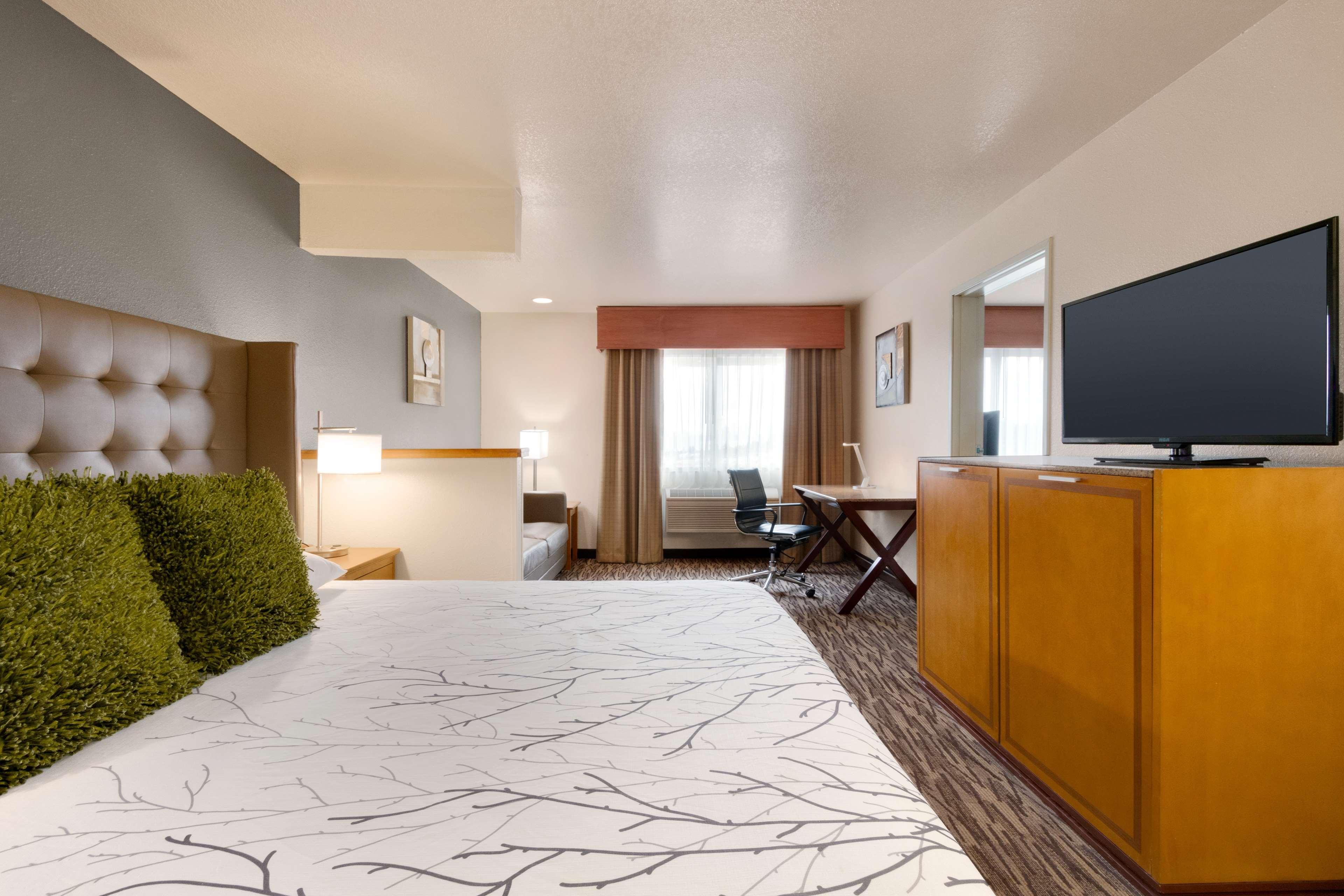 Western Peppertree Airport 3*