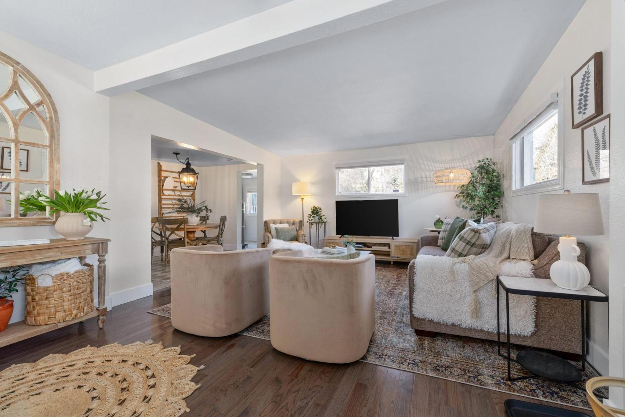 Light Bright Stylish Private - Whitworth * Spokane