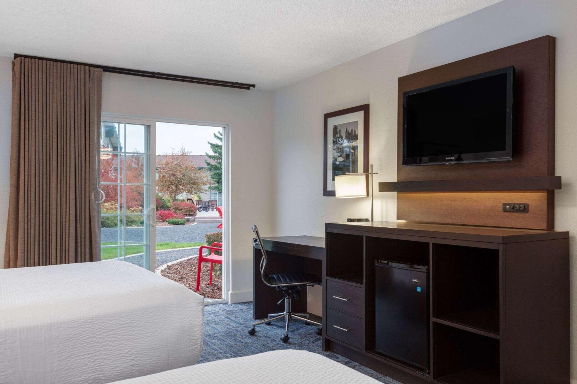 Ramada By Wyndham Airport 3*