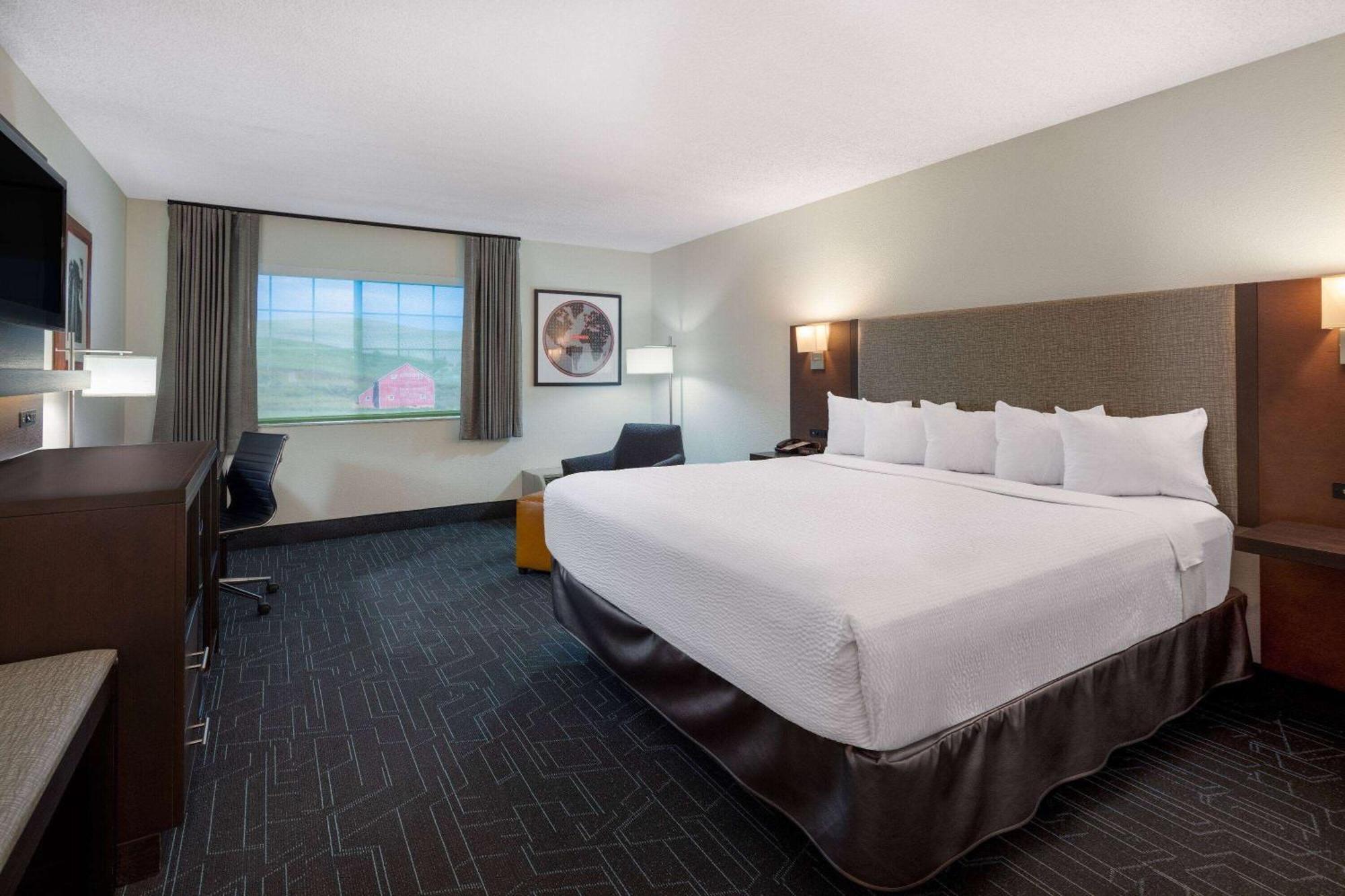 Hotel Ramada By Wyndham Airport Spokane