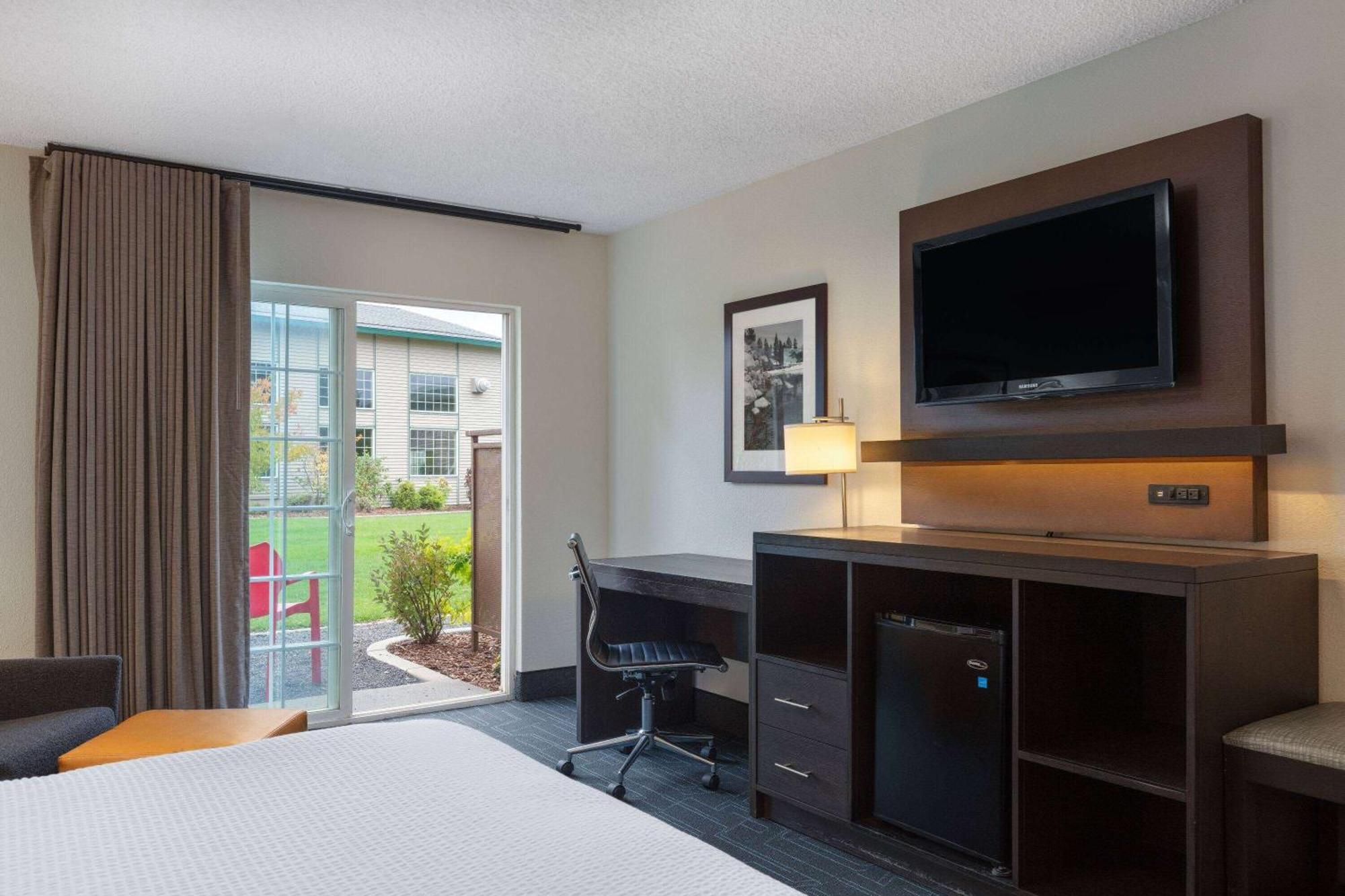 Ramada By Wyndham Airport Hotel