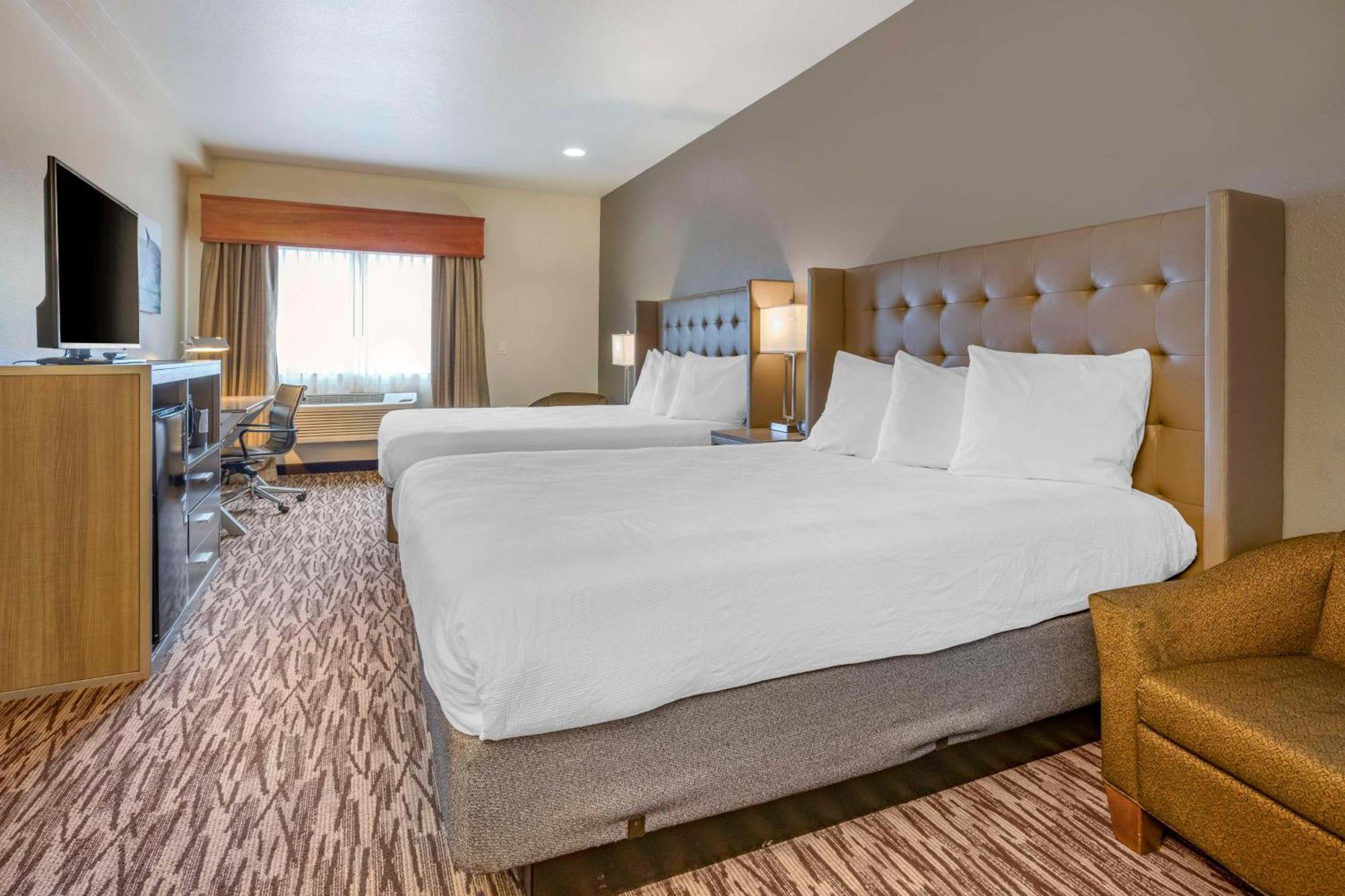 Western Peppertree Airport Hotel