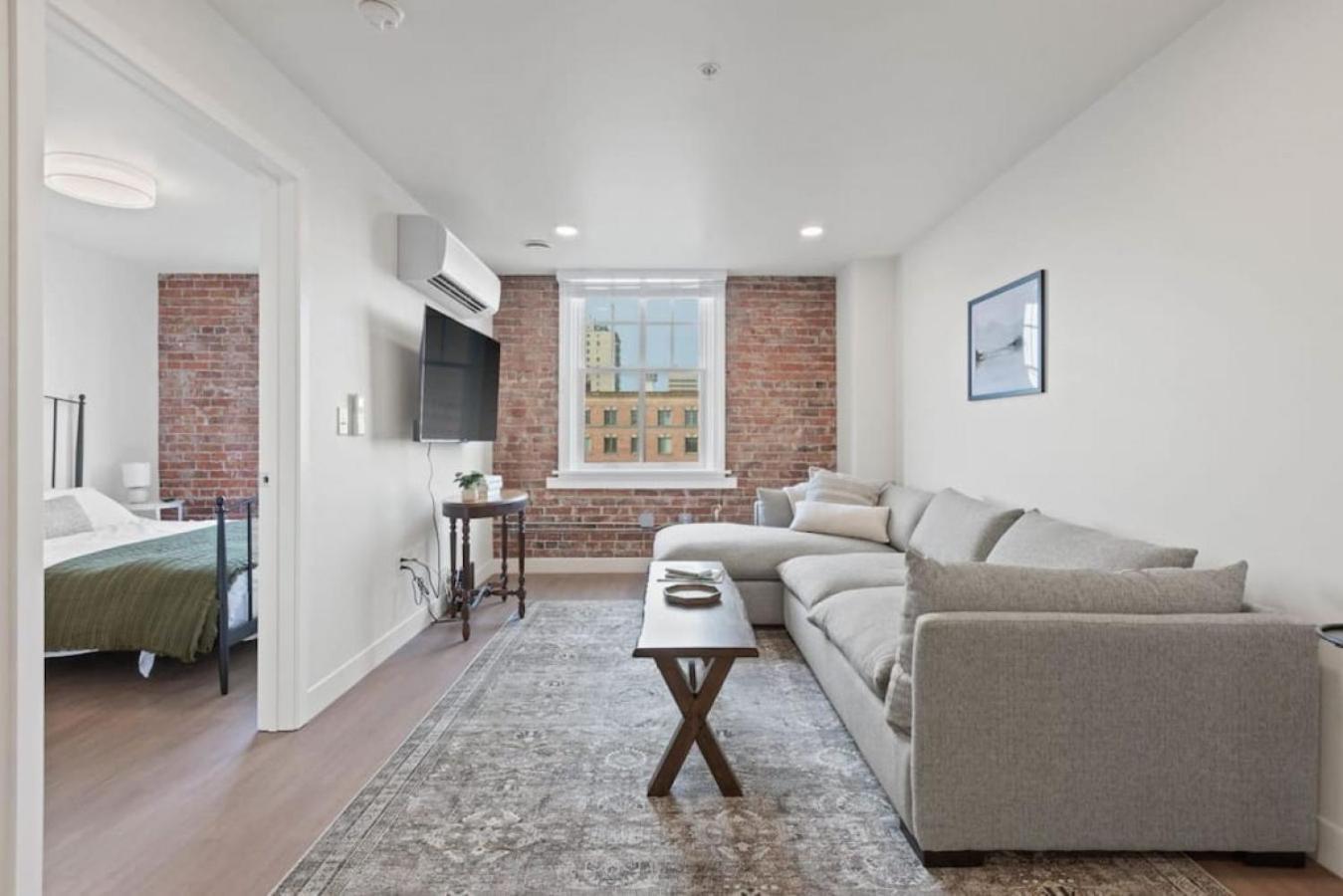 Walk To Riverfront Park! Downtown Gem W Pool Table 404 Apartment *