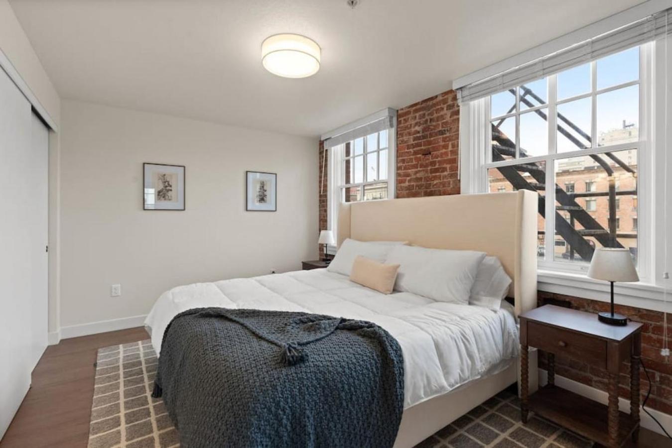 Luxury W King Beds, Pool Table, Downtown! Apartment *