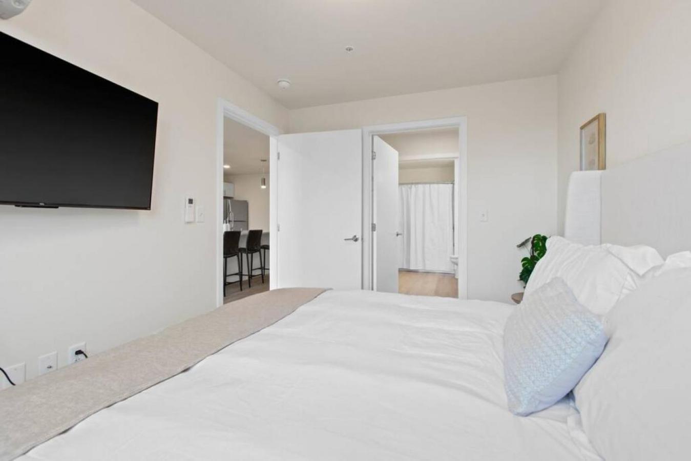 Apartment King Bed J And K On Main Luxury 402