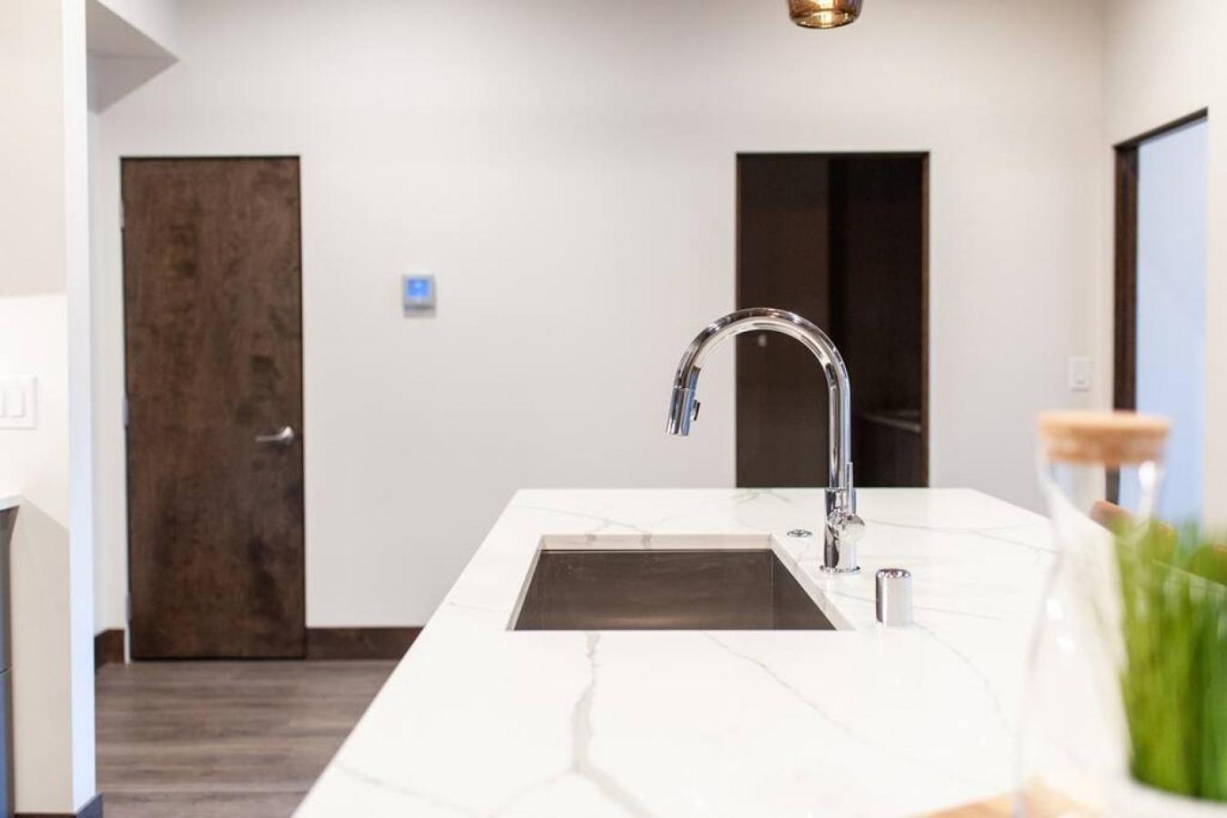 Historic Downtown Loft With King Bed And Wifi Apartment