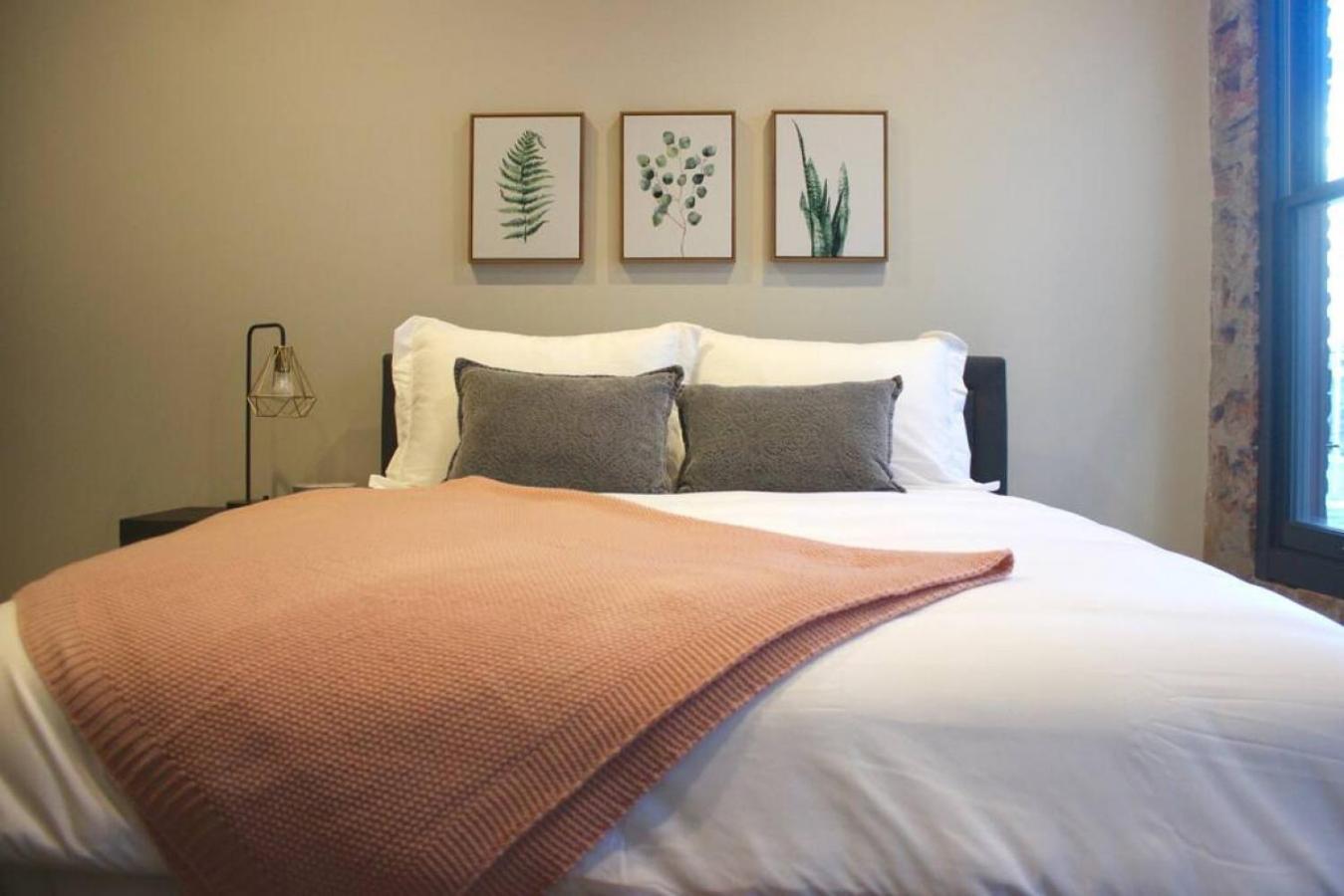 Apartment Historic Downtown Loft With King Bed And Wifi