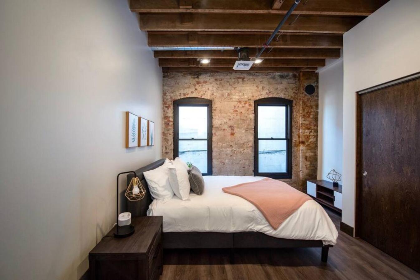 Apartment Historic Downtown Loft With King Bed And Wifi