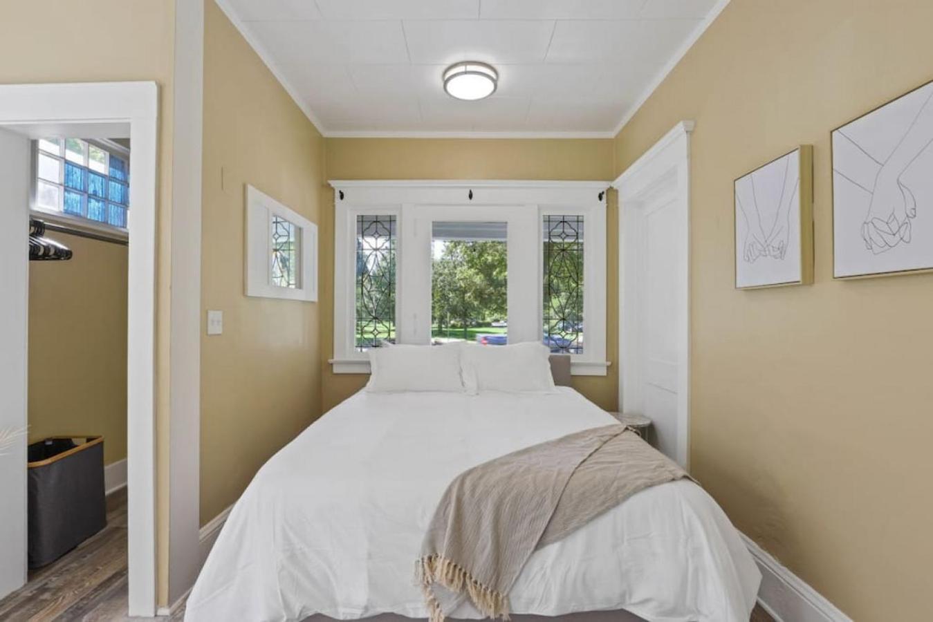 Stunning Craftsman In Manito Free Parking Apartment